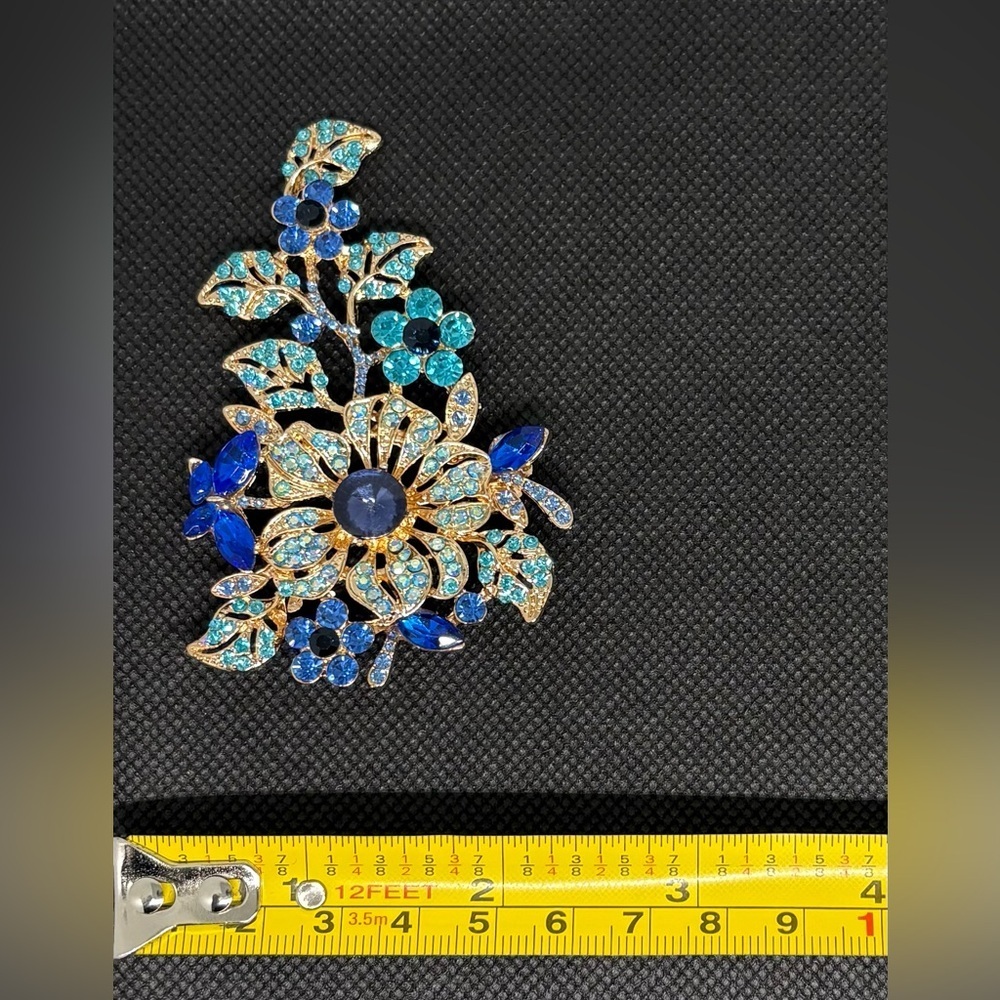 Stunning Gold Tone & Blue Crystal Floral Spray Brooch Pin - Picture 6 of 6